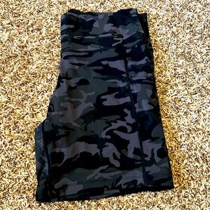 CVG Black Camo 7” shorts - L
